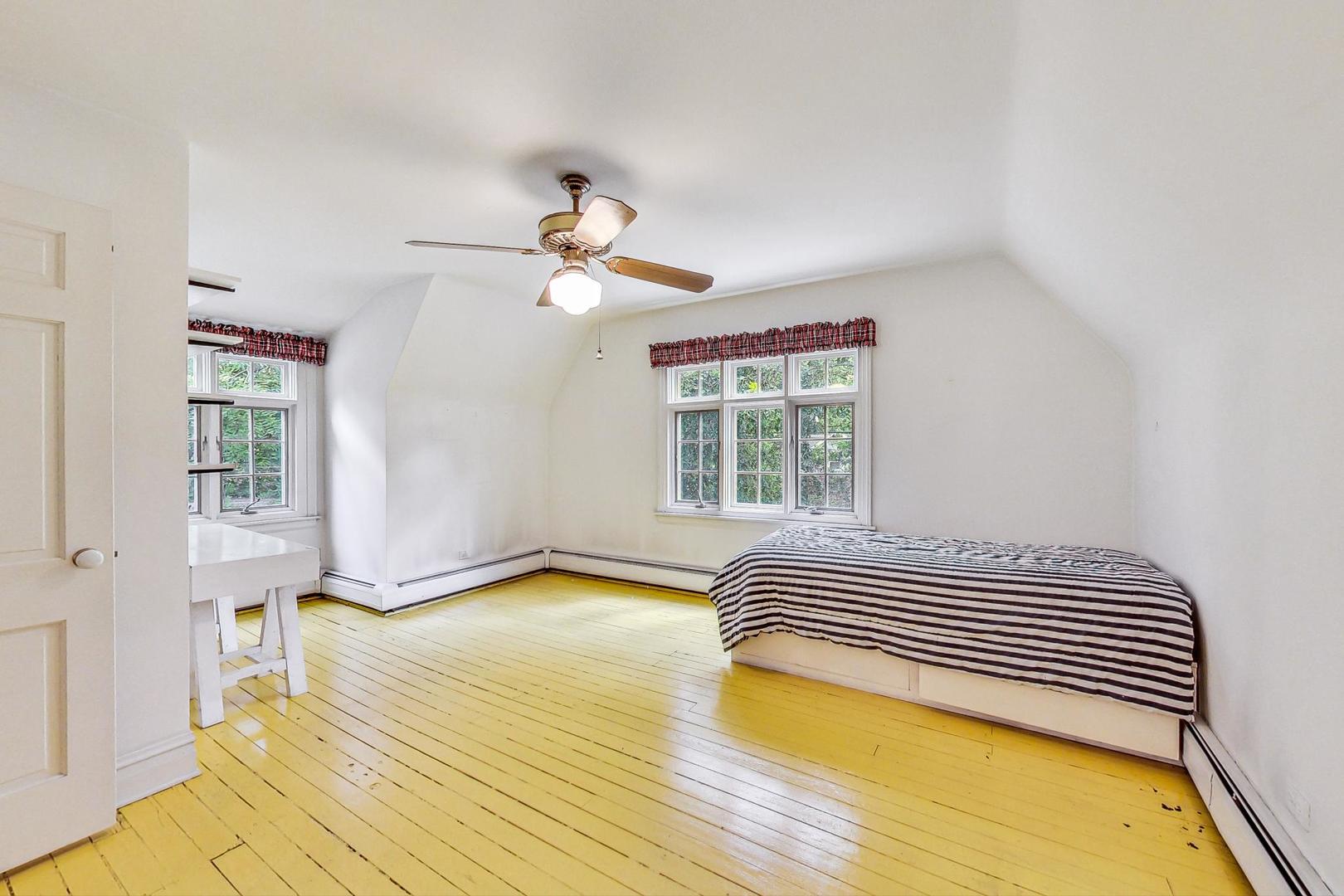 2161 W 116th Place