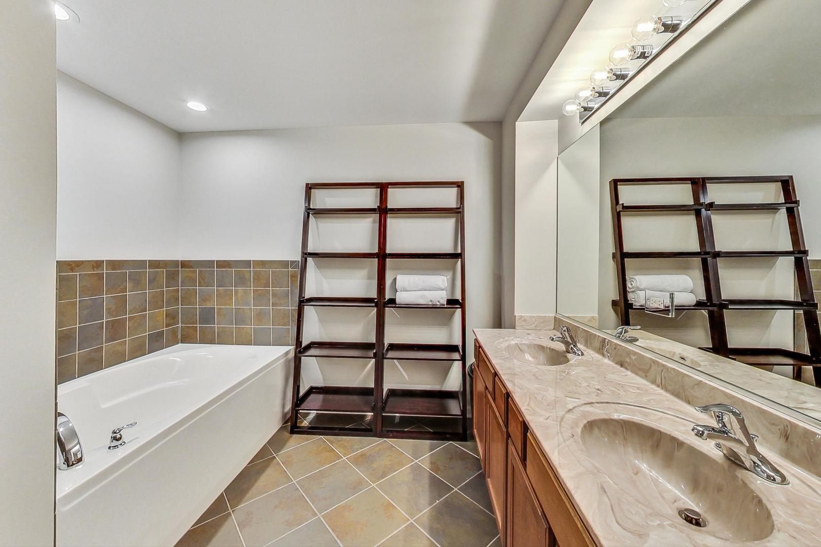 6420 Double Eagle Drive Unit: 712