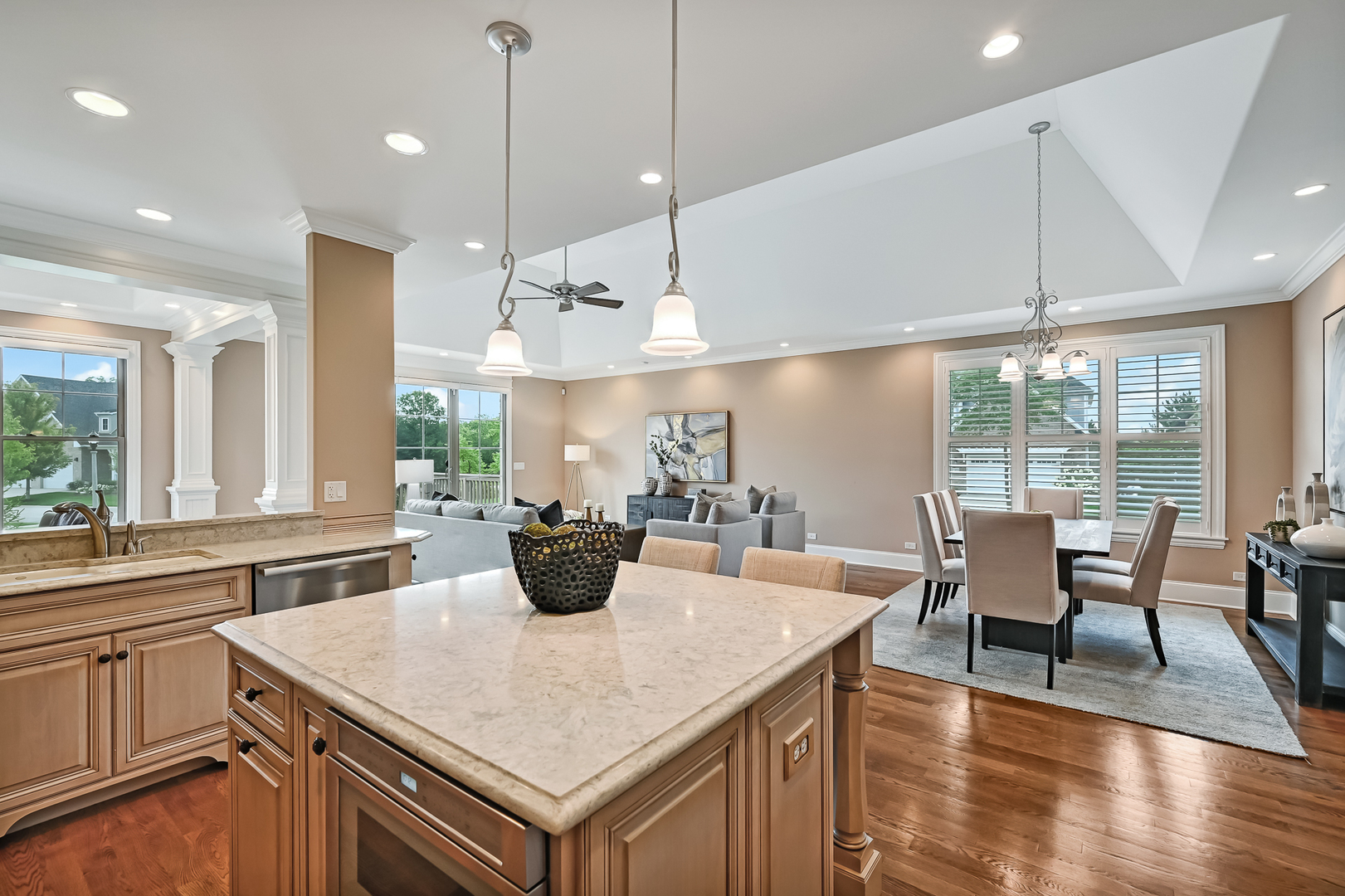 7344 Lakeside Circle