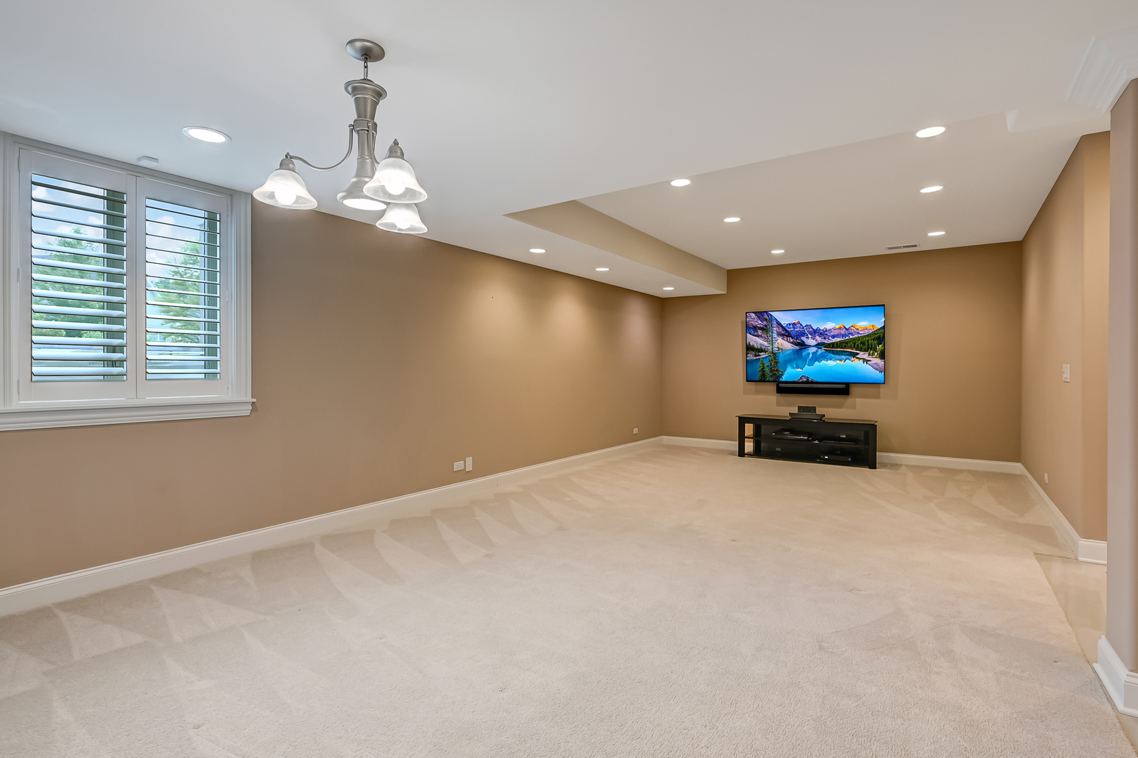 7344 Lakeside Circle