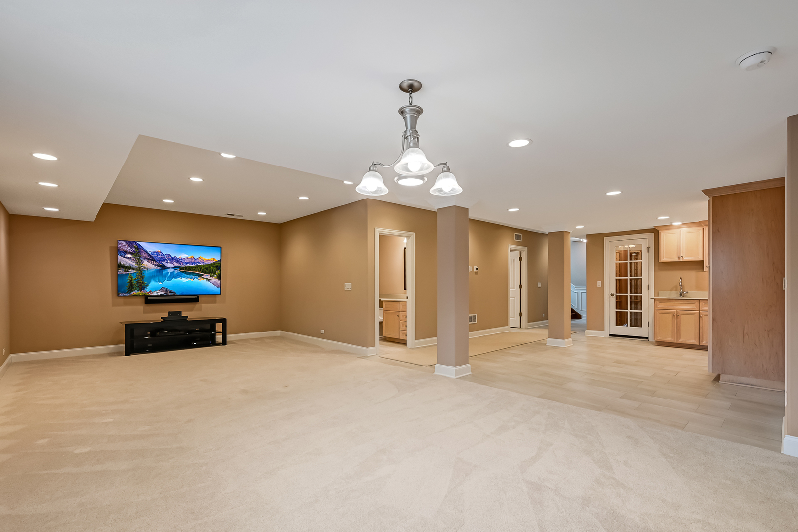7344 Lakeside Circle