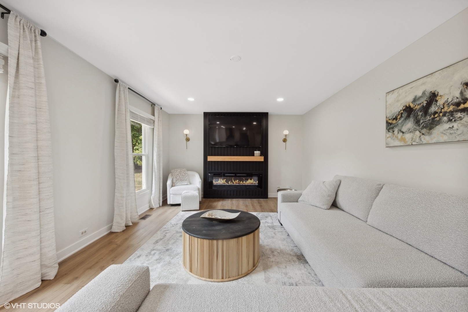 3313 Blackhawk Trail