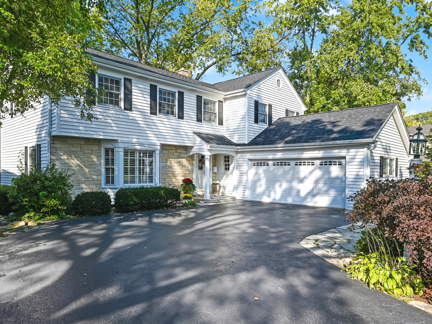 5712 Woodland Drive