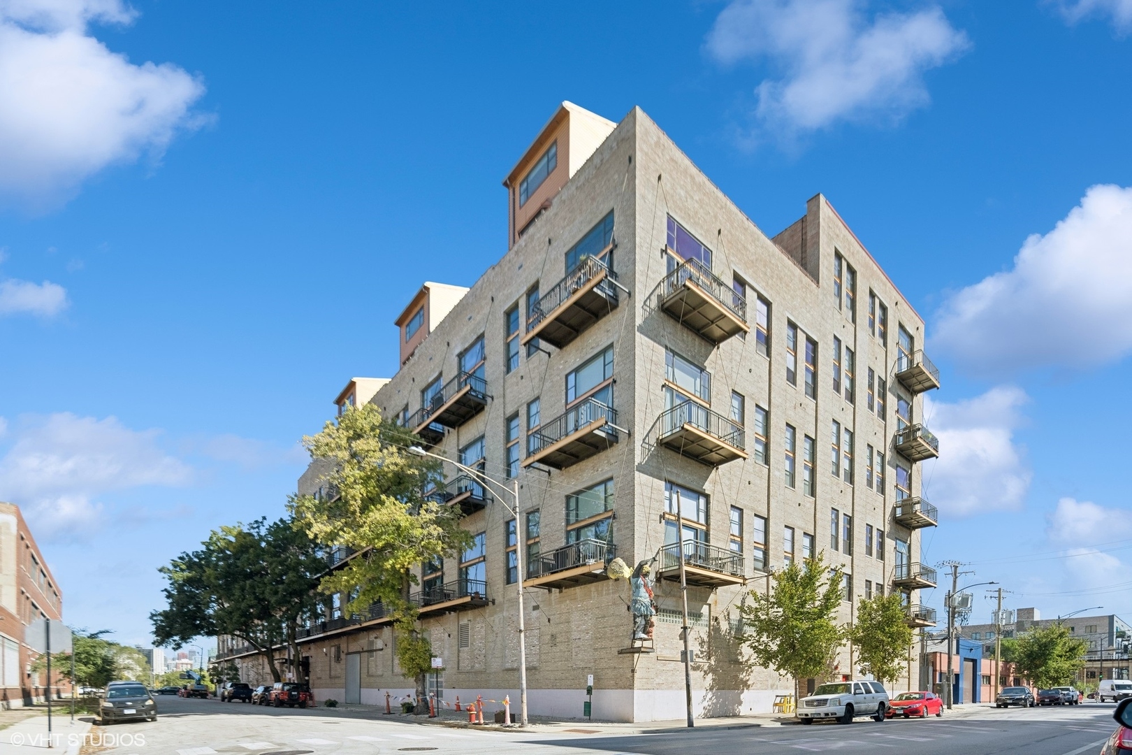 2545 S DEARBORN Street Unit: 329