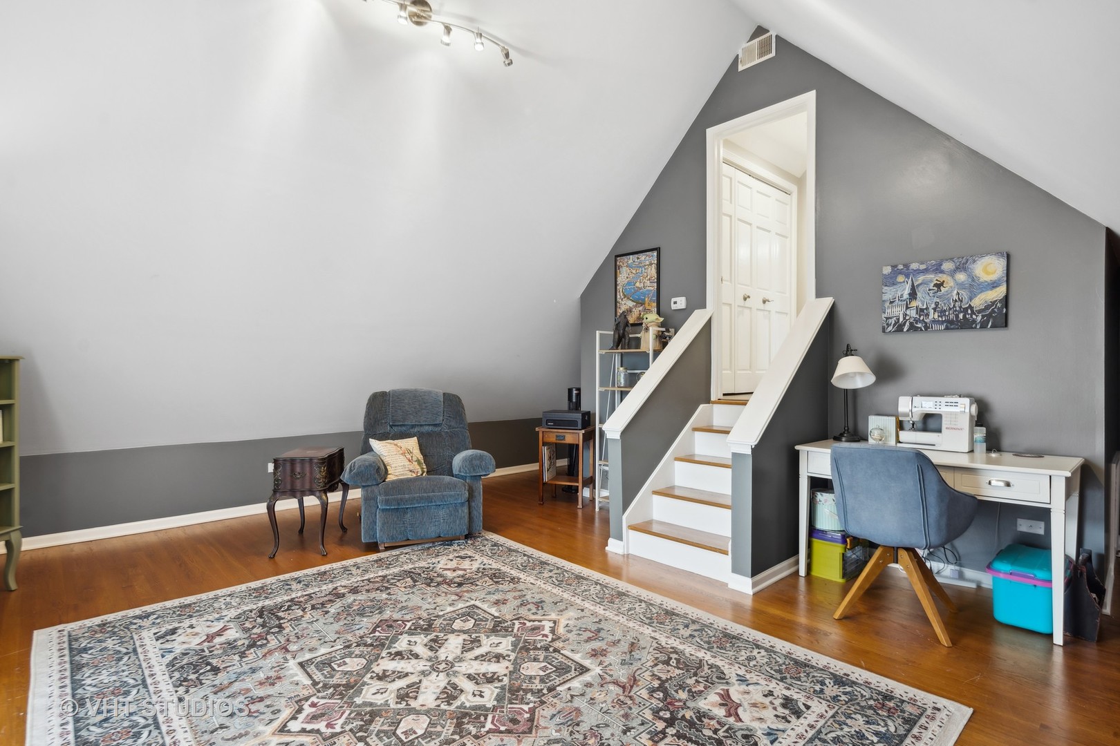2 Hunter Court