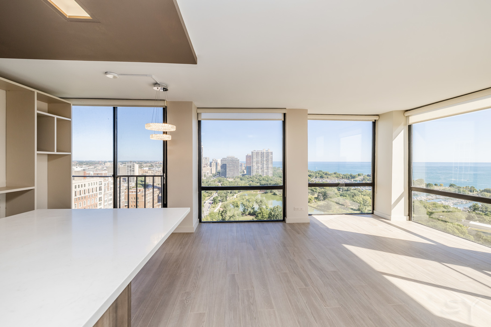 345 W Fullerton Parkway Unit: 2801