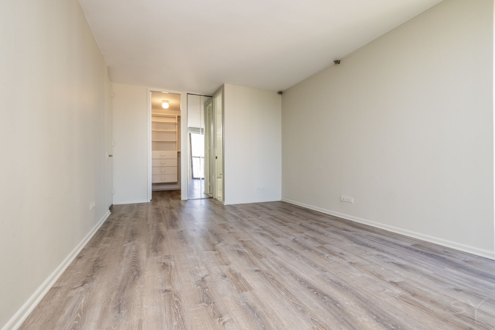 345 W Fullerton Parkway Unit: 2801