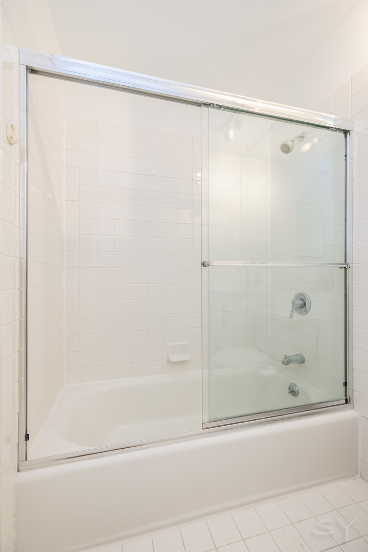 345 W Fullerton Parkway Unit: 2801