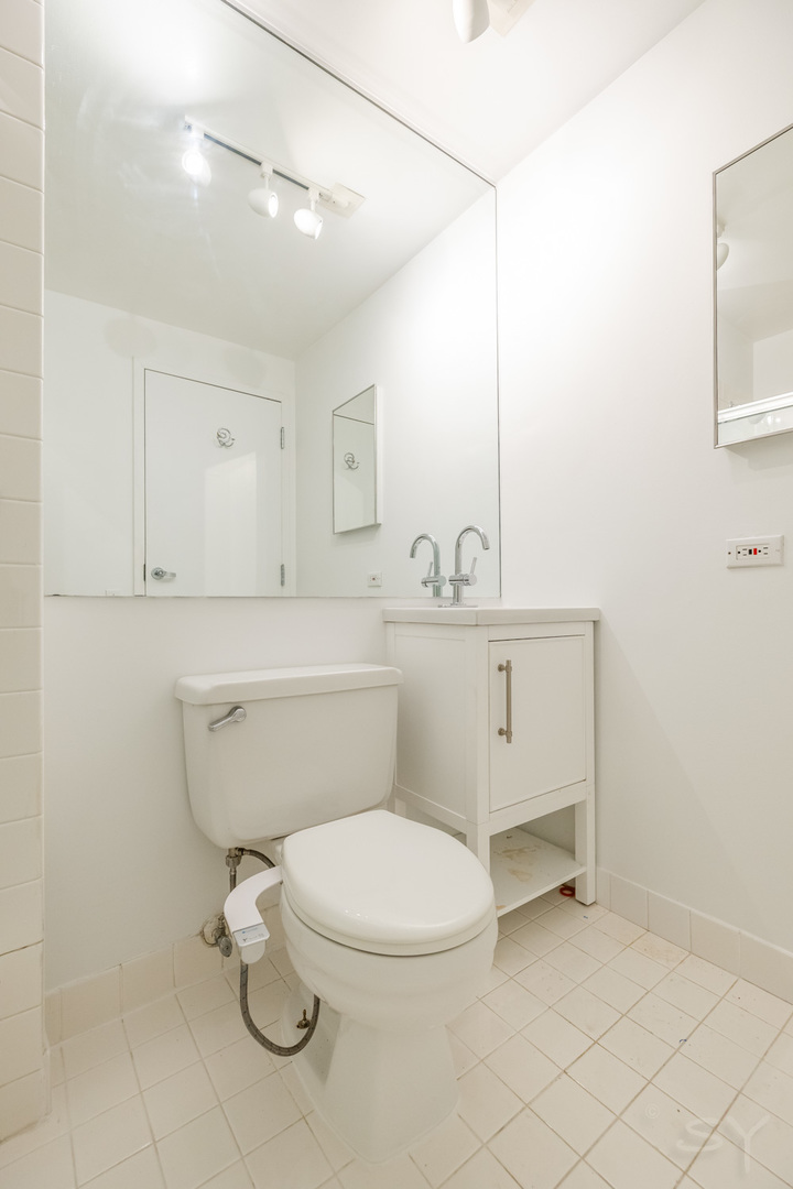 345 W Fullerton Parkway Unit: 2801