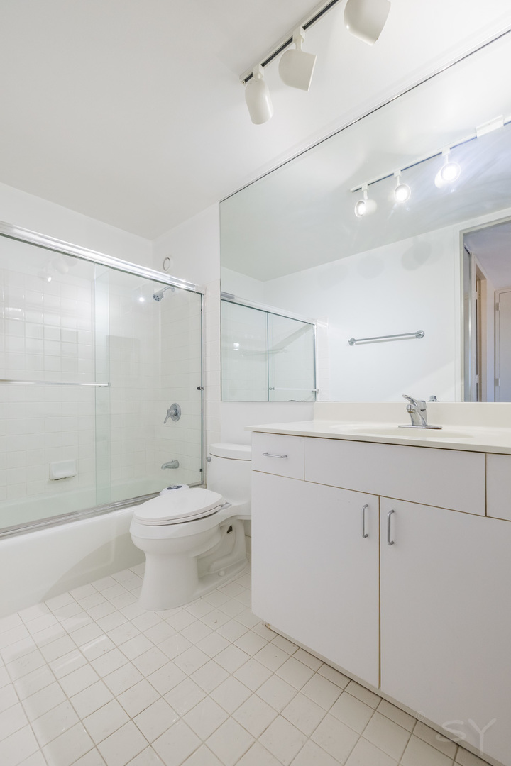 345 W Fullerton Parkway Unit: 2801