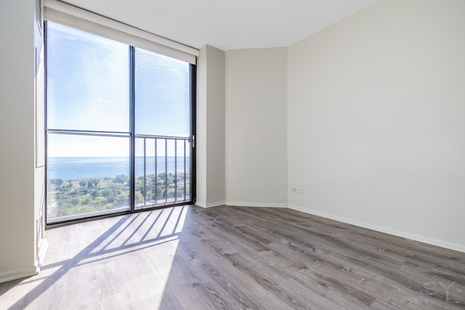 345 W Fullerton Parkway Unit: 2801