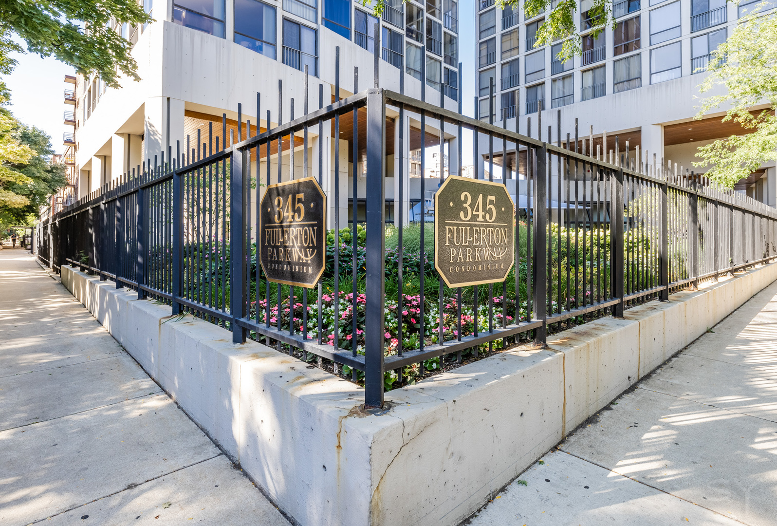 345 W Fullerton Parkway Unit: 2801