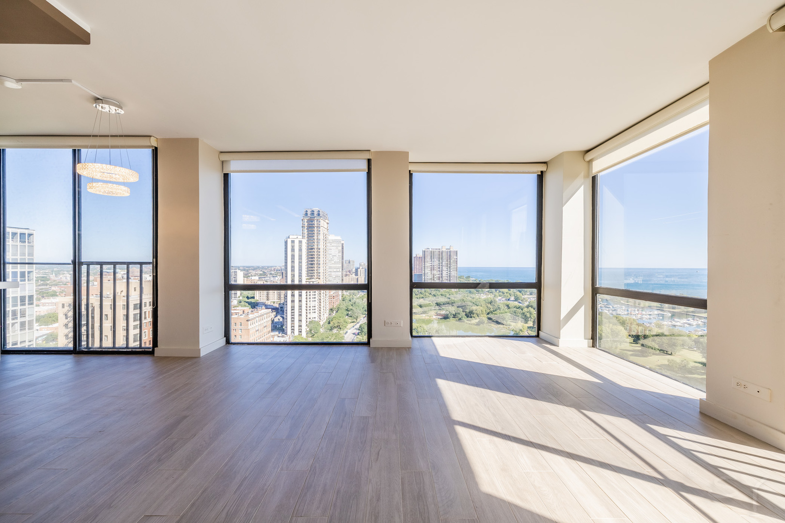 345 W Fullerton Parkway Unit: 2801