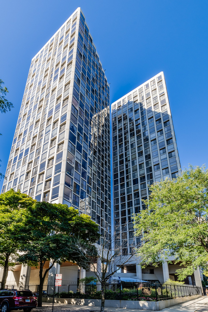 345 W Fullerton Parkway Unit: 2801
