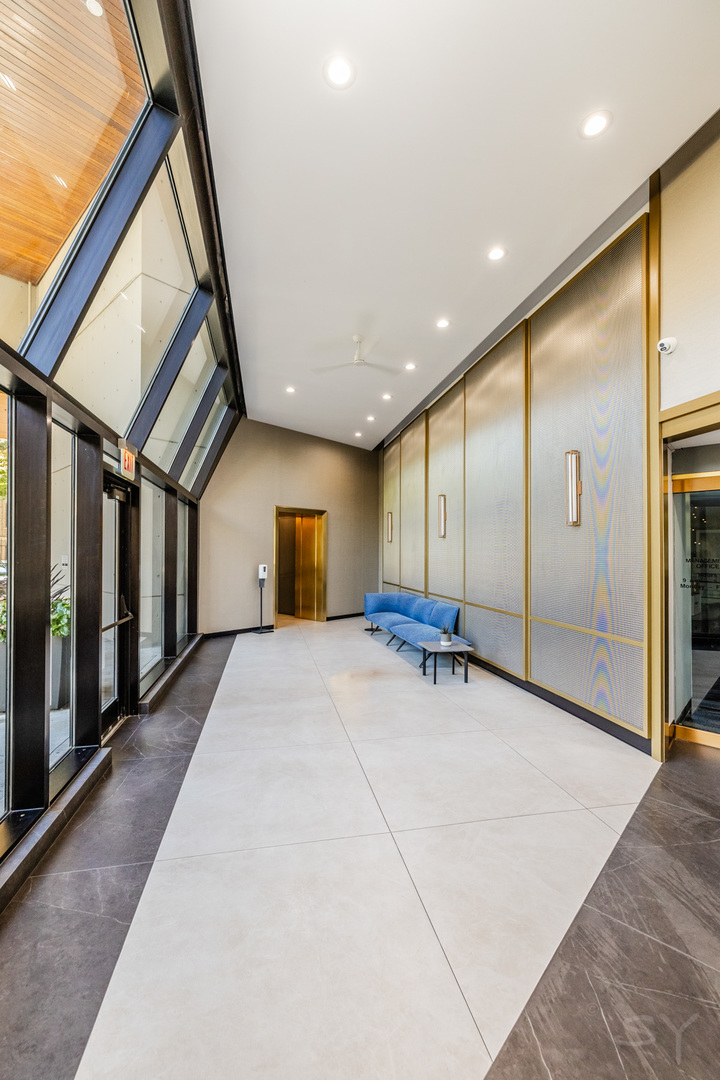 345 W Fullerton Parkway Unit: 2801