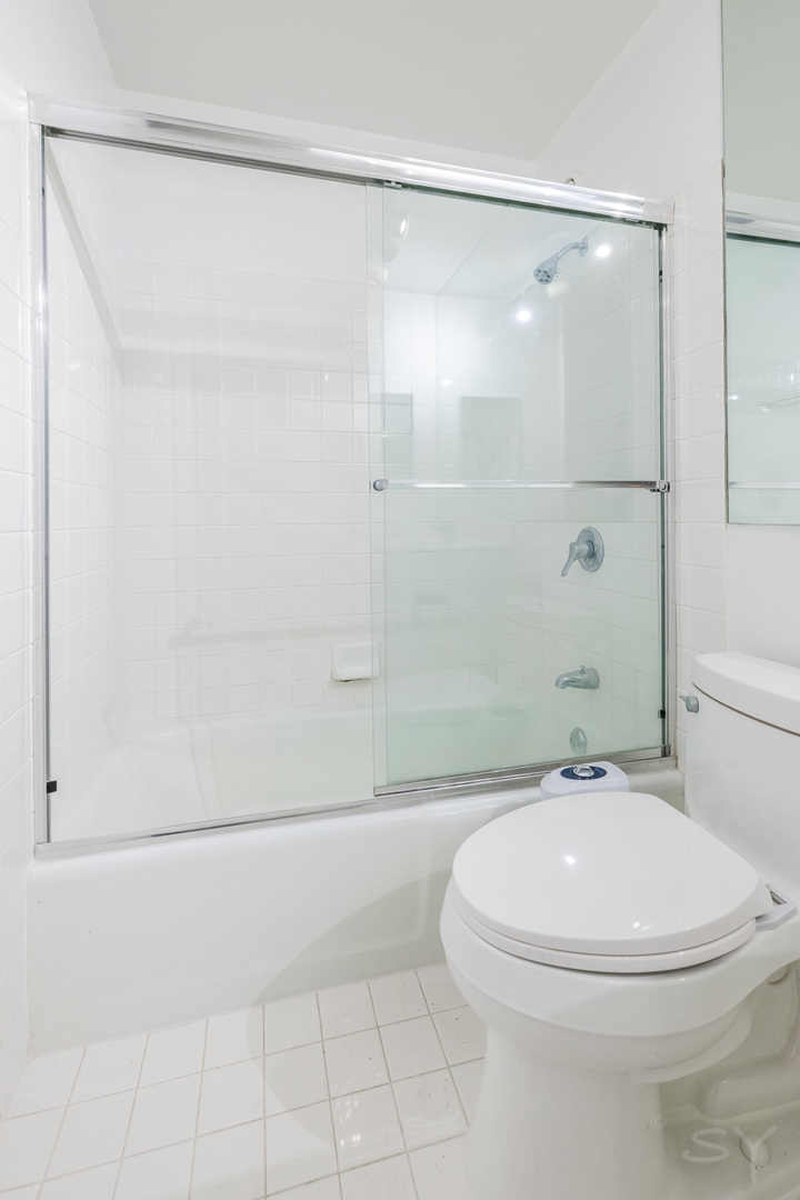 345 W Fullerton Parkway Unit: 2801