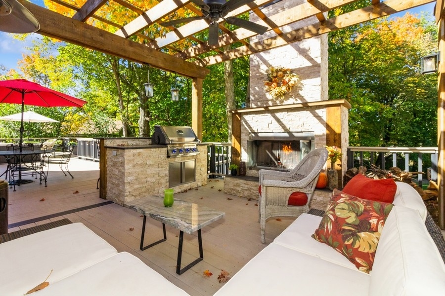 849 Ravinia Court