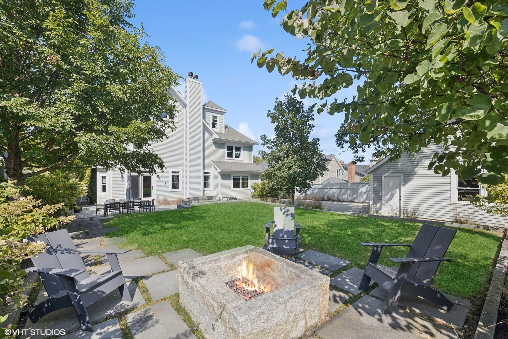 116 MAUMELL Street