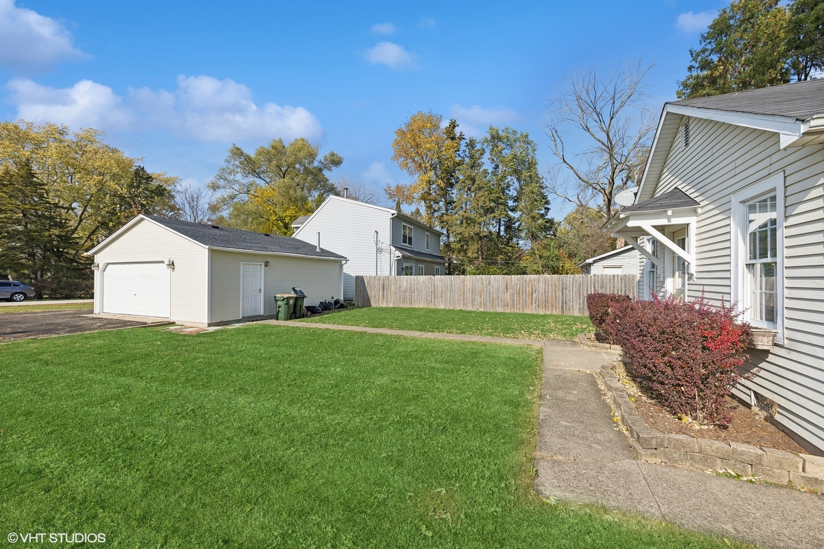 3S551 Elizabeth Avenue