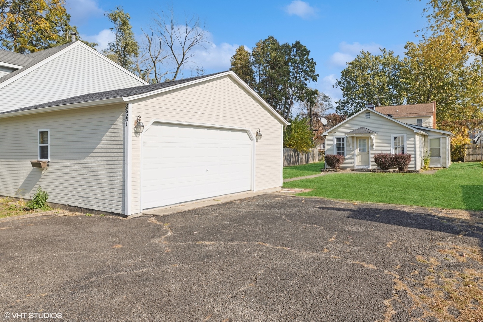3S551 Elizabeth Avenue
