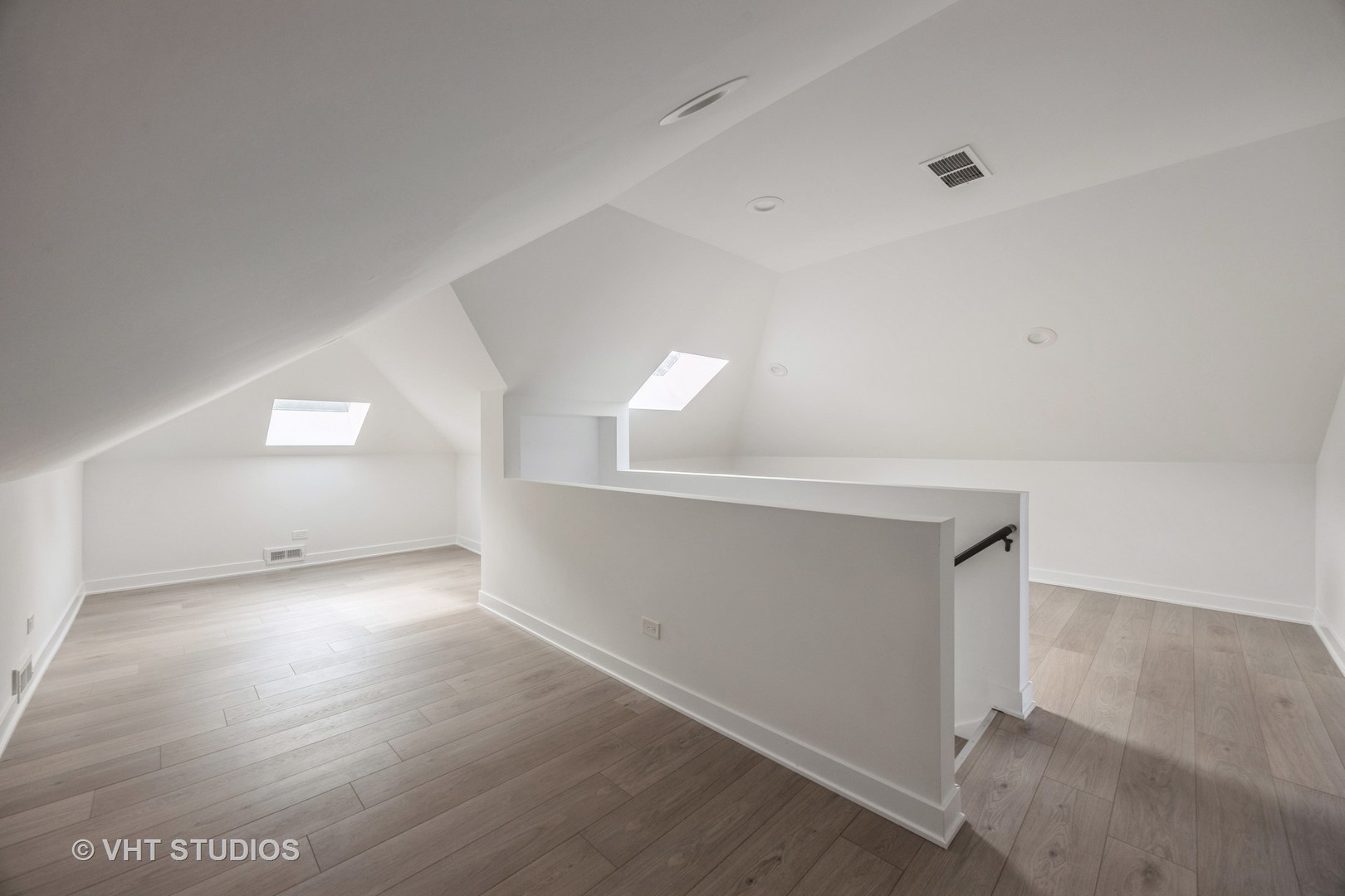 823 N La Grange Road Unit: 2