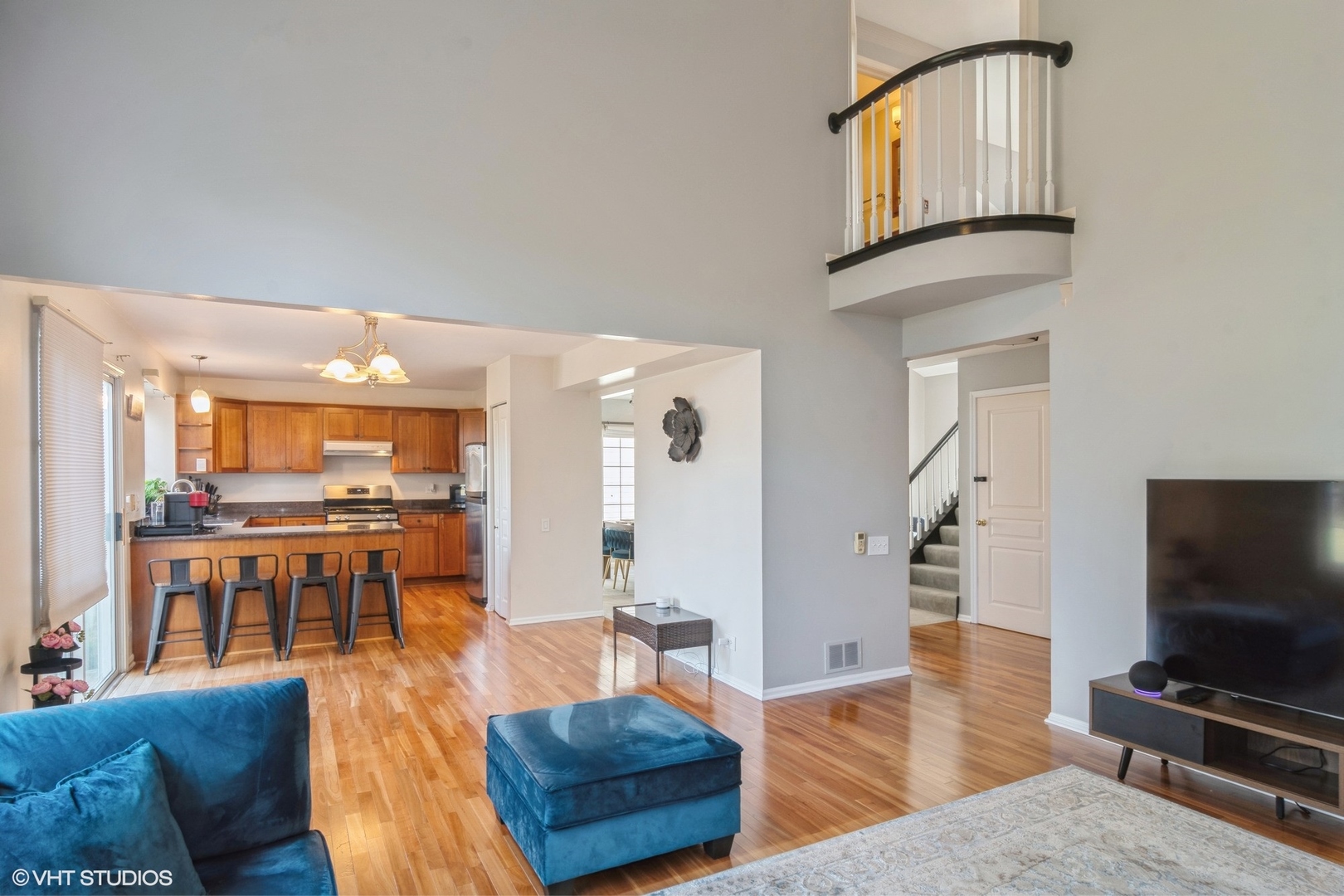 1532 Knoll Crest Drive