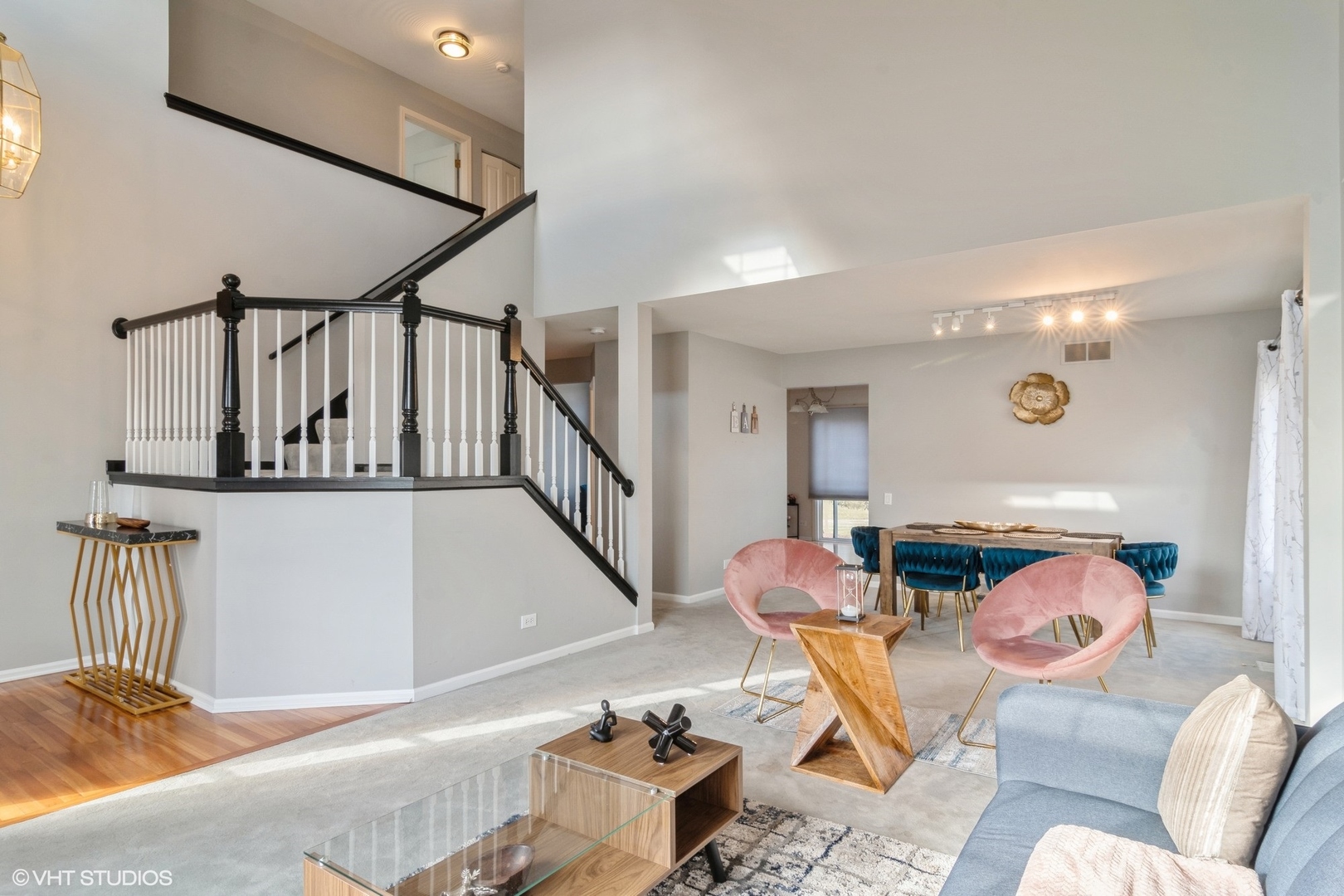 1532 Knoll Crest Drive