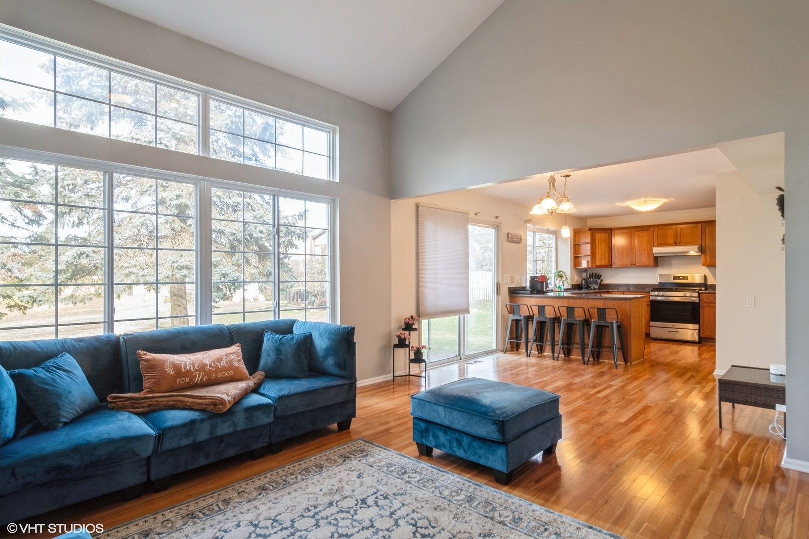1532 Knoll Crest Drive