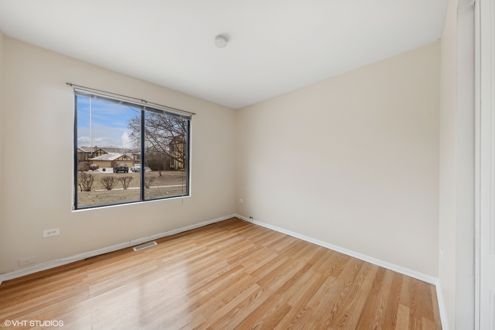 377 Sandhurst Circle Unit: 6