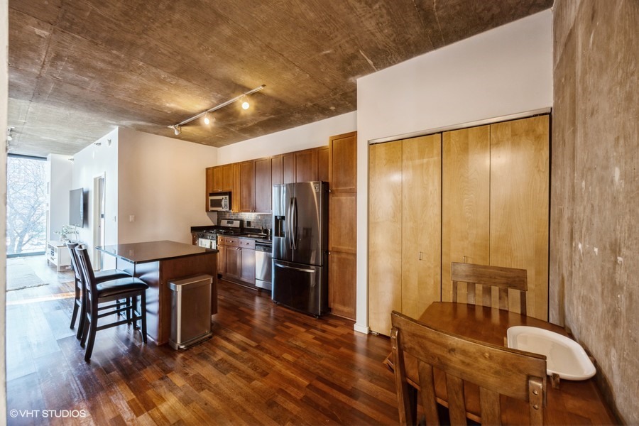 321 S Sangamon Street Unit: 305
