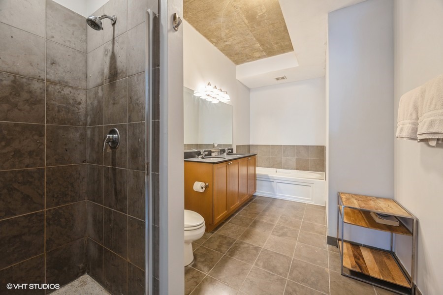 321 S Sangamon Street Unit: 305
