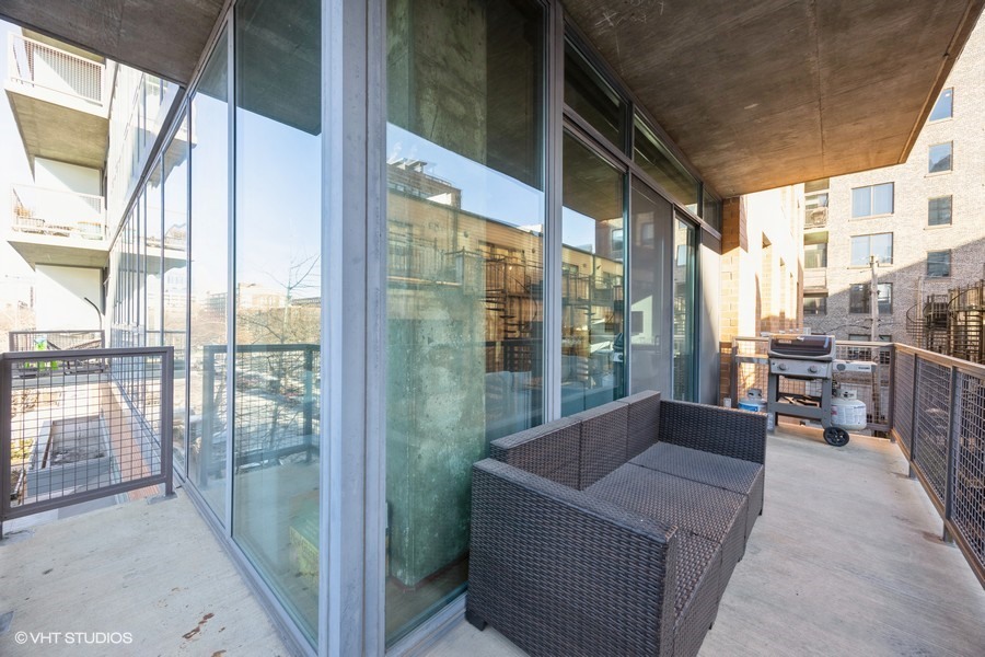 321 S Sangamon Street Unit: 305