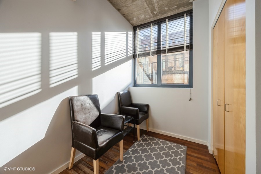 321 S Sangamon Street Unit: 305