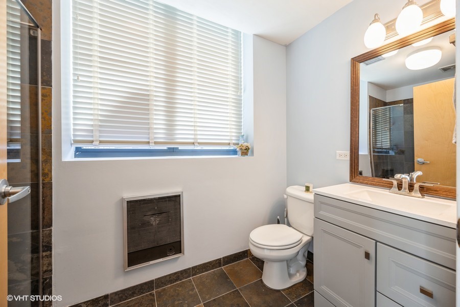 321 S Sangamon Street Unit: 305