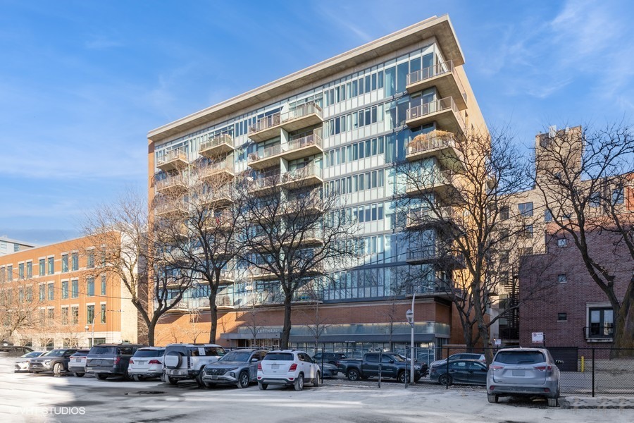 321 S Sangamon Street Unit: 305