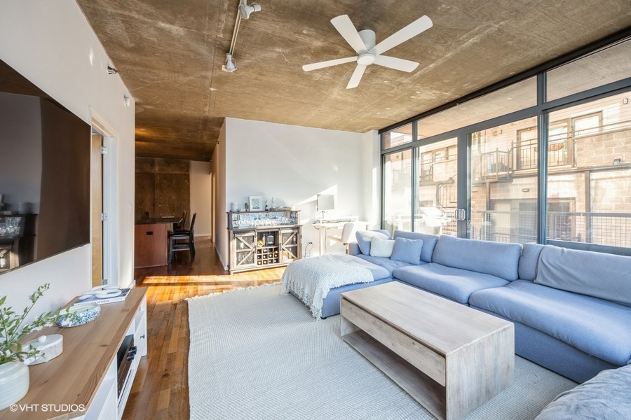 321 S Sangamon Street Unit: 305