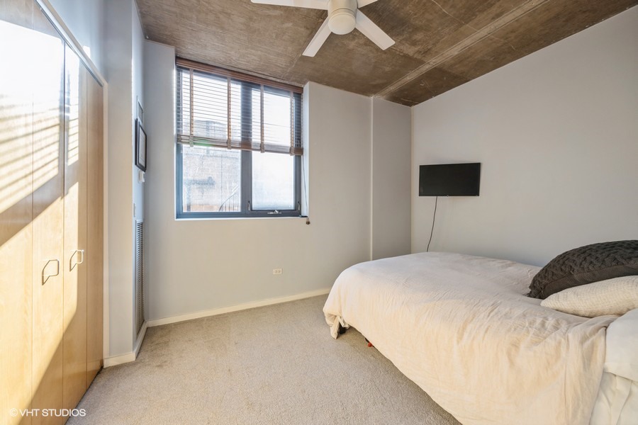 321 S Sangamon Street Unit: 305