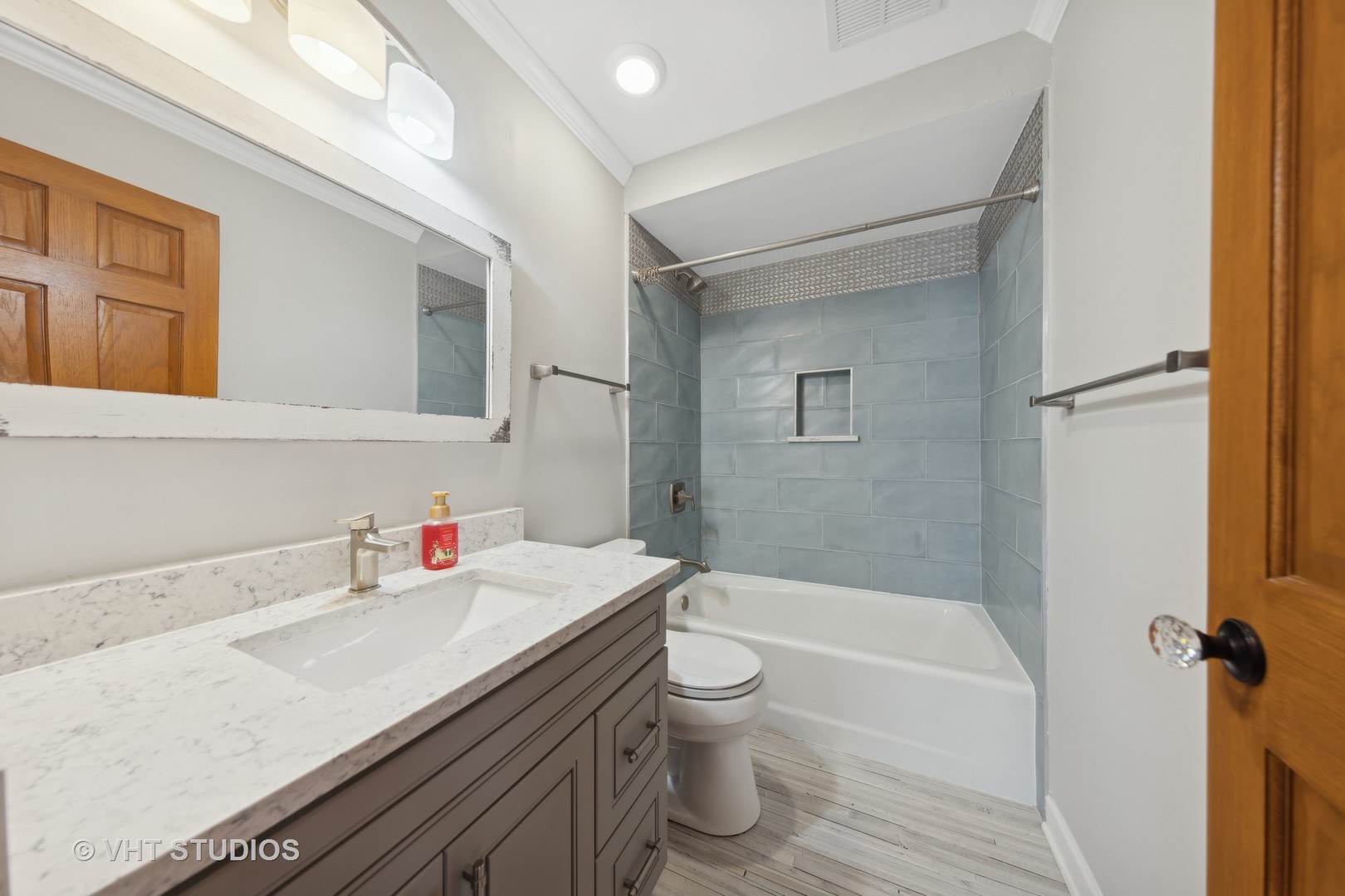 301 Lake Hinsdale Drive Unit: 306
