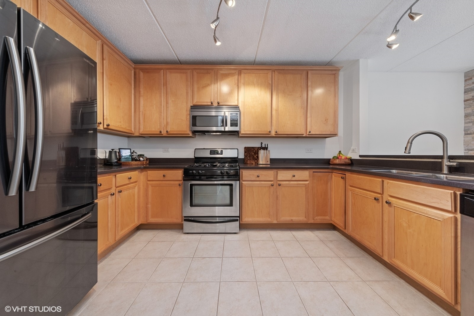 570 Crescent Boulevard Unit: 205