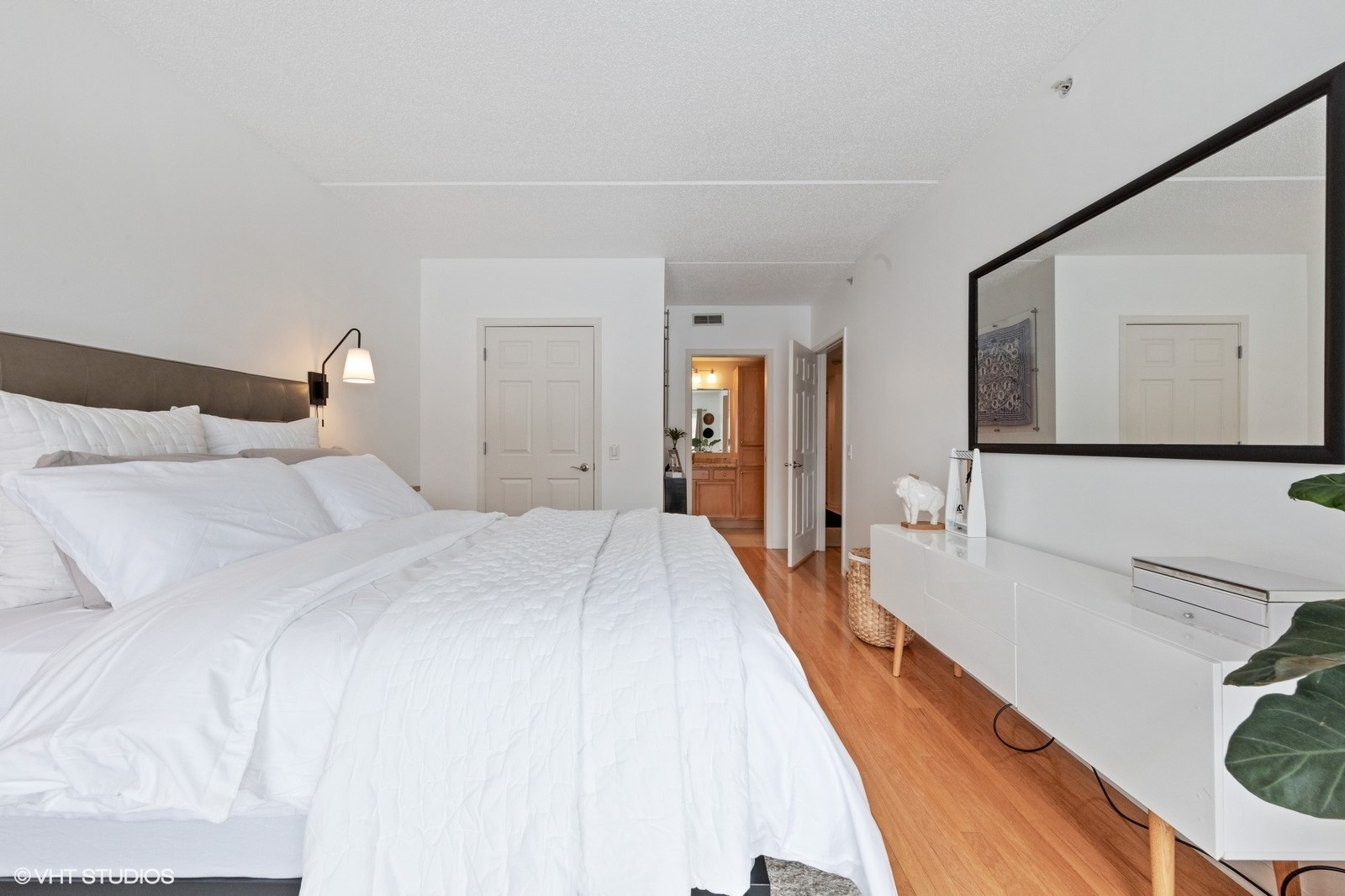570 Crescent Boulevard Unit: 205