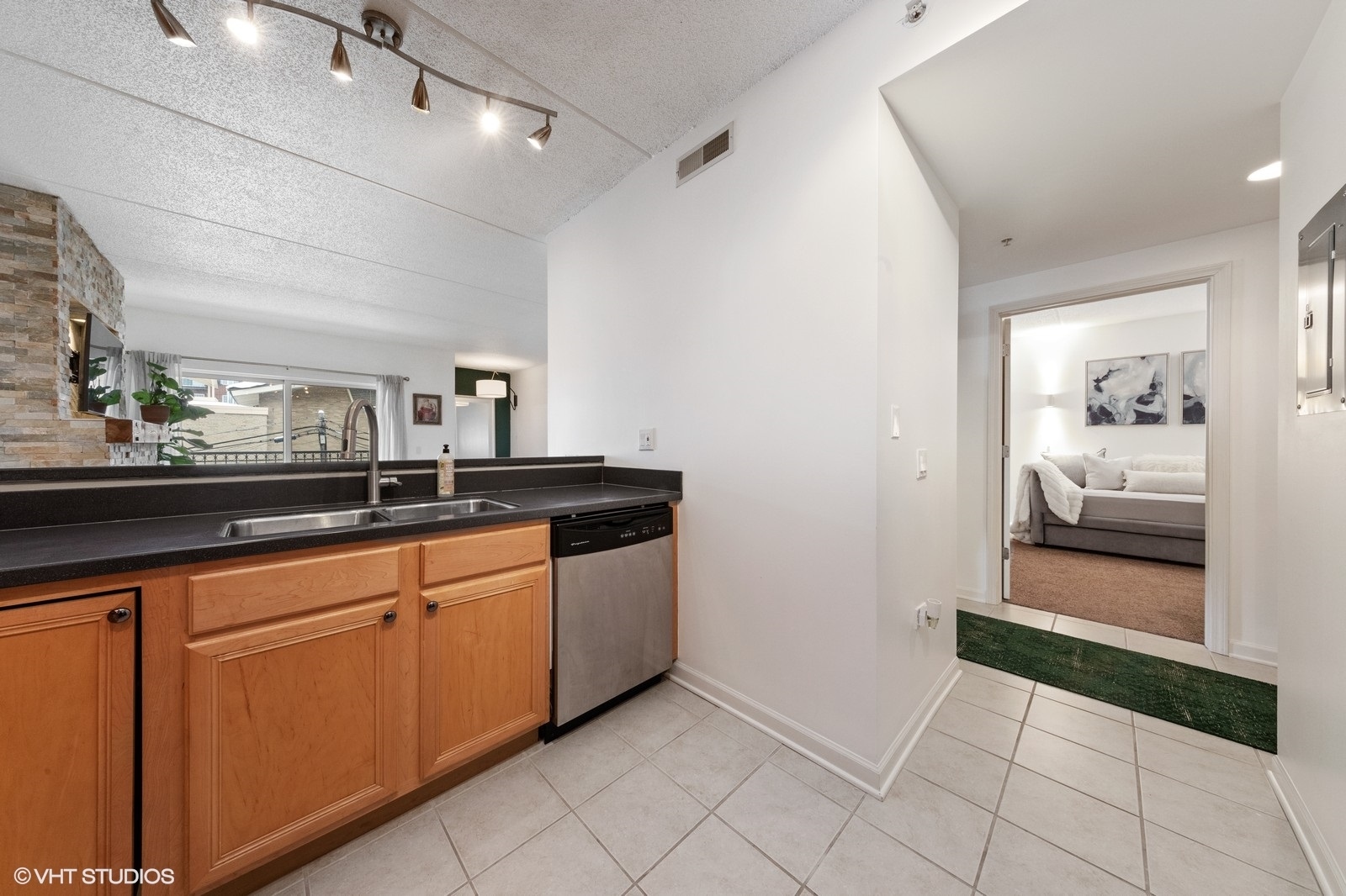 570 Crescent Boulevard Unit: 205
