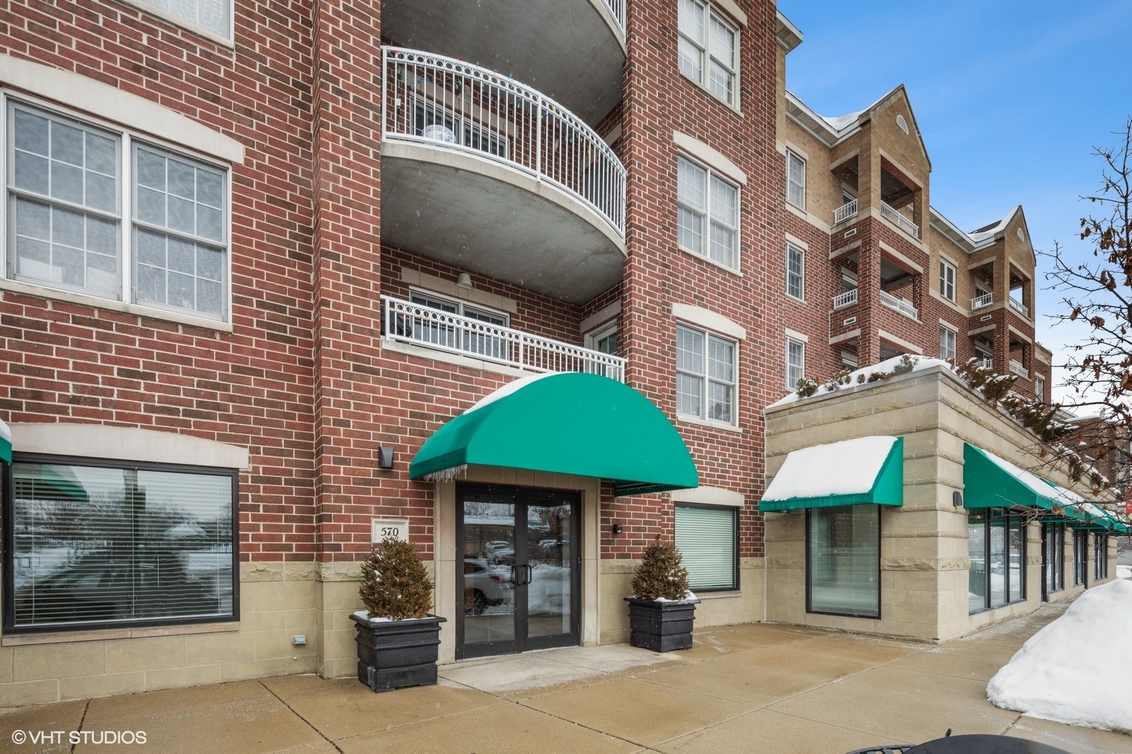 570 Crescent Boulevard Unit: 205
