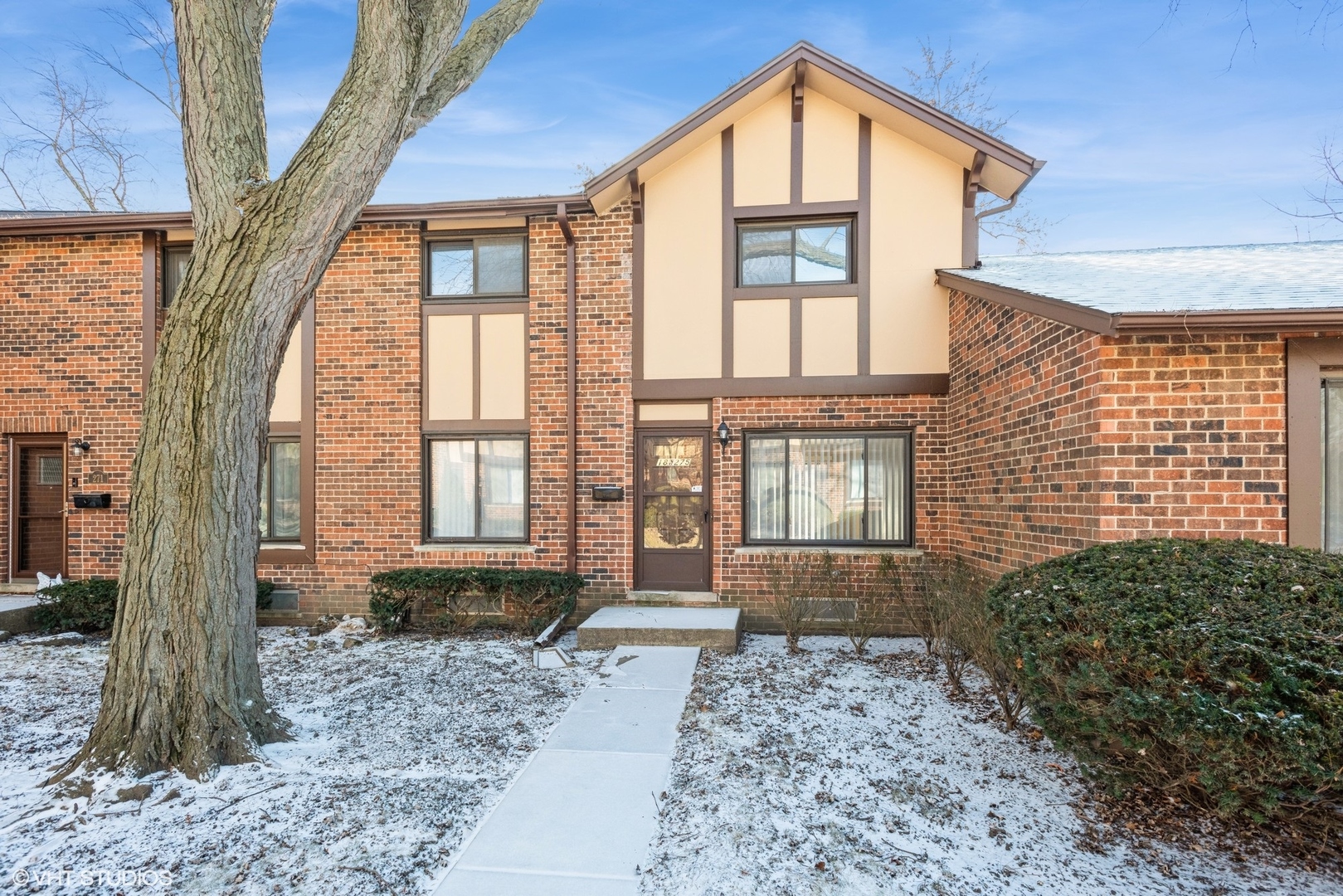 18W275 Kirkland Lane