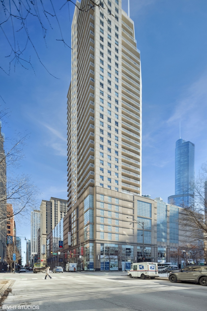 545 N Dearborn Street Unit: W2904