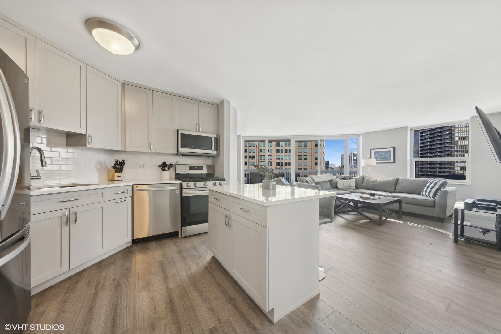 545 N Dearborn Street Unit: W2904