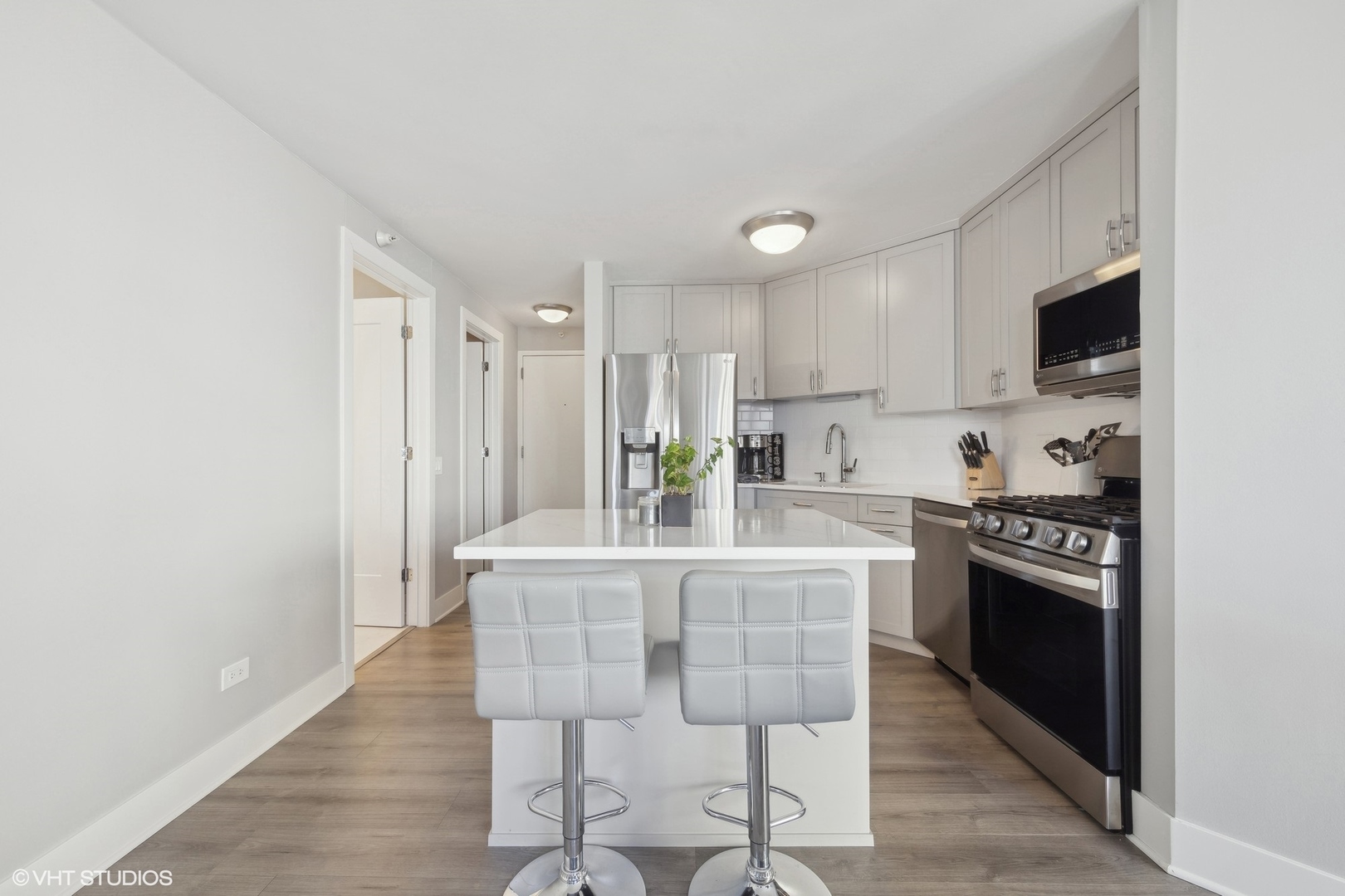 545 N Dearborn Street Unit: W2904