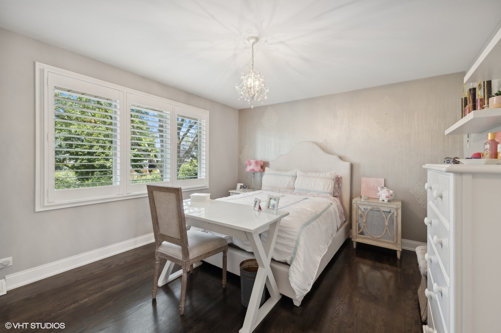 2S630 Avenue Chateaux E AVENUE CHATEAUX E