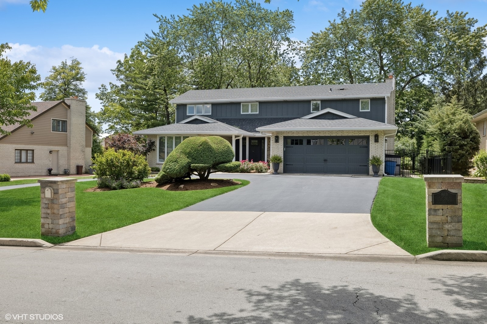 2S630 Avenue Chateaux E AVENUE CHATEAUX E