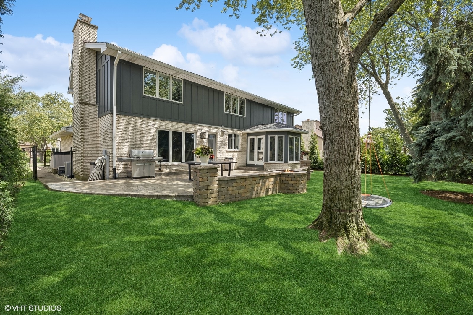2S630 Avenue Chateaux E AVENUE CHATEAUX E