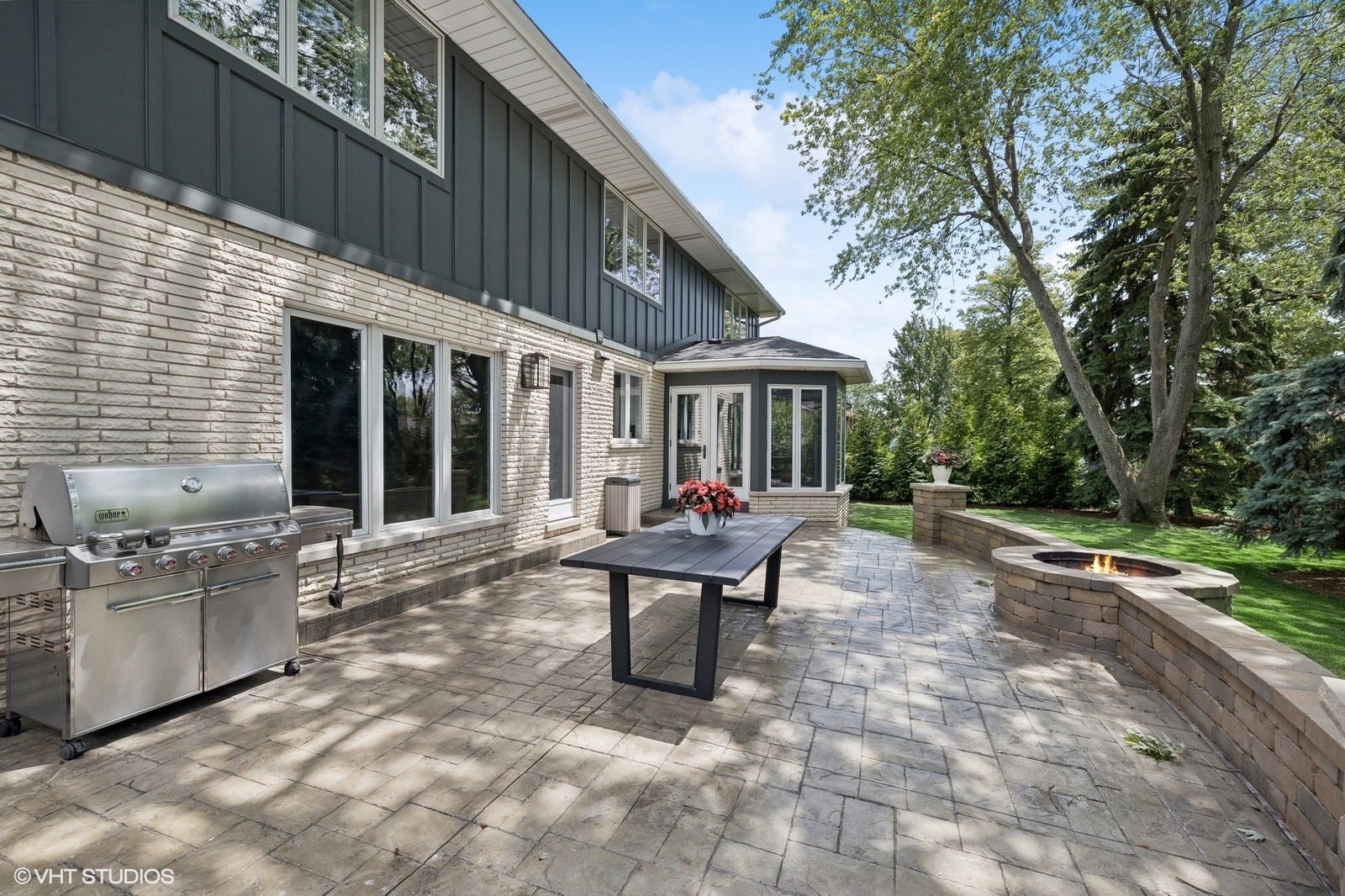 2S630 Avenue Chateaux E AVENUE CHATEAUX E